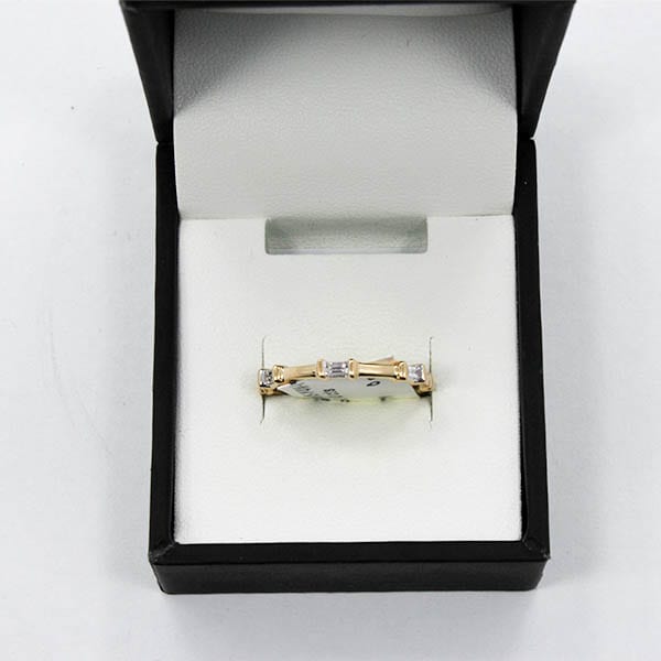Diamond & Yellow Gold Ring (14 KTW - 0.10 Carats) 1 Diamond & Yellow Gold Ring (14 KTW - 0.10 Carats)