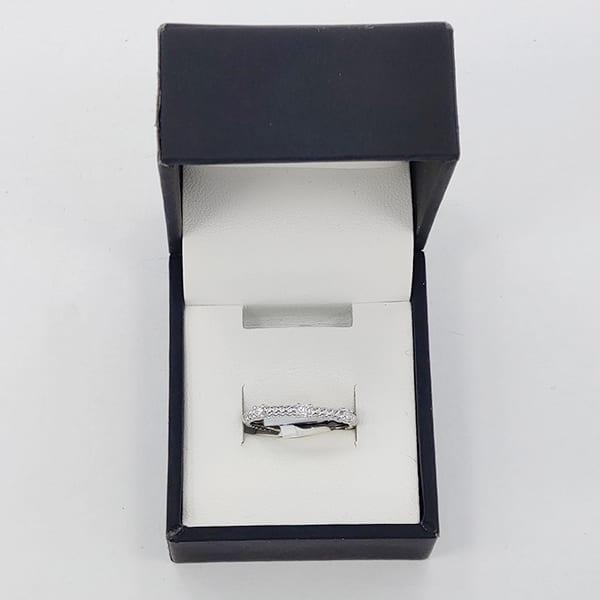 Diamond & White Gold Ring 1.94 Grams - 0.10 Carats 1 Diamond & White Gold Ring 1.94 Grams - 0.10 Carats
