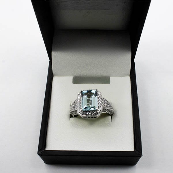Diamond, Aquamarine & White Gold Ring (1.95 carats) 1 Diamond, Aquamarine & White Gold Ring (0.80 ct Diamond and 1.95ct Aquamarine)